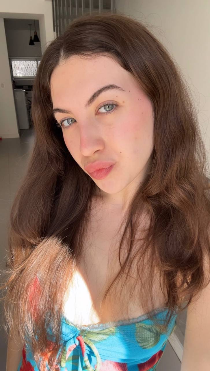 Nude girl Amber in Shenzhen