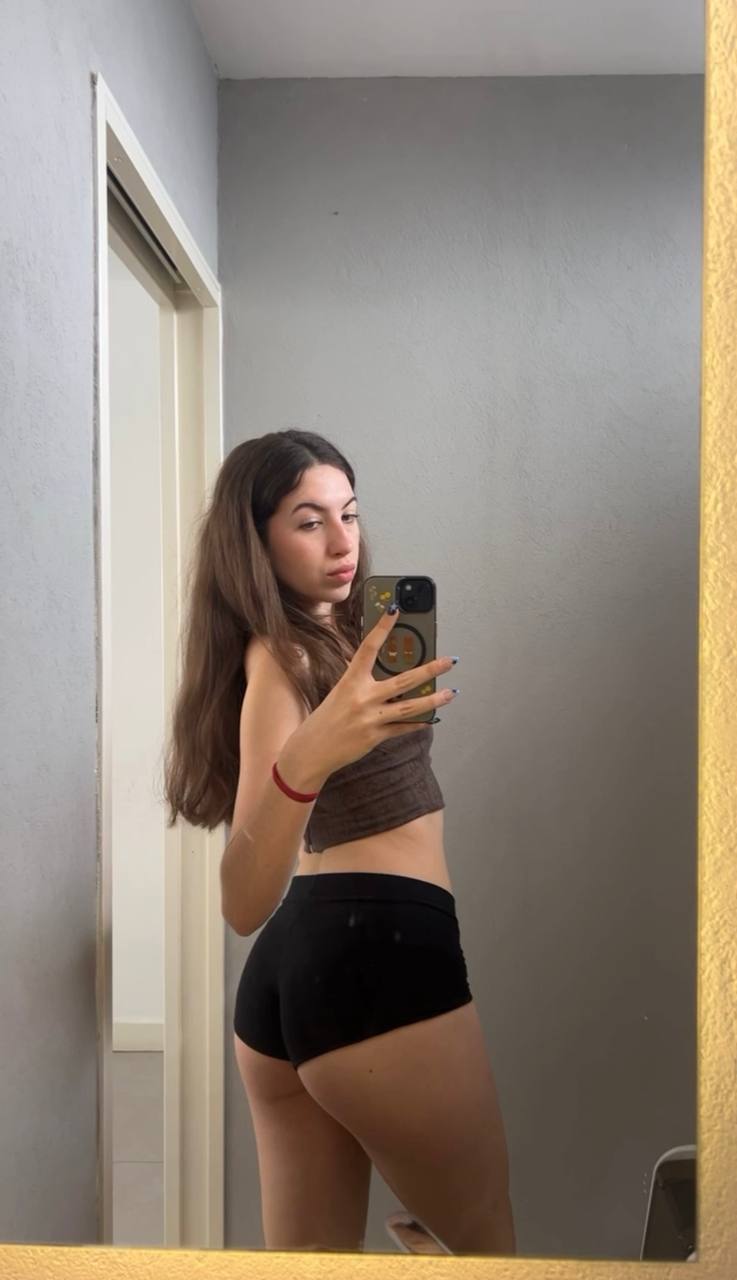 Amber in her underwear in Shenzhen