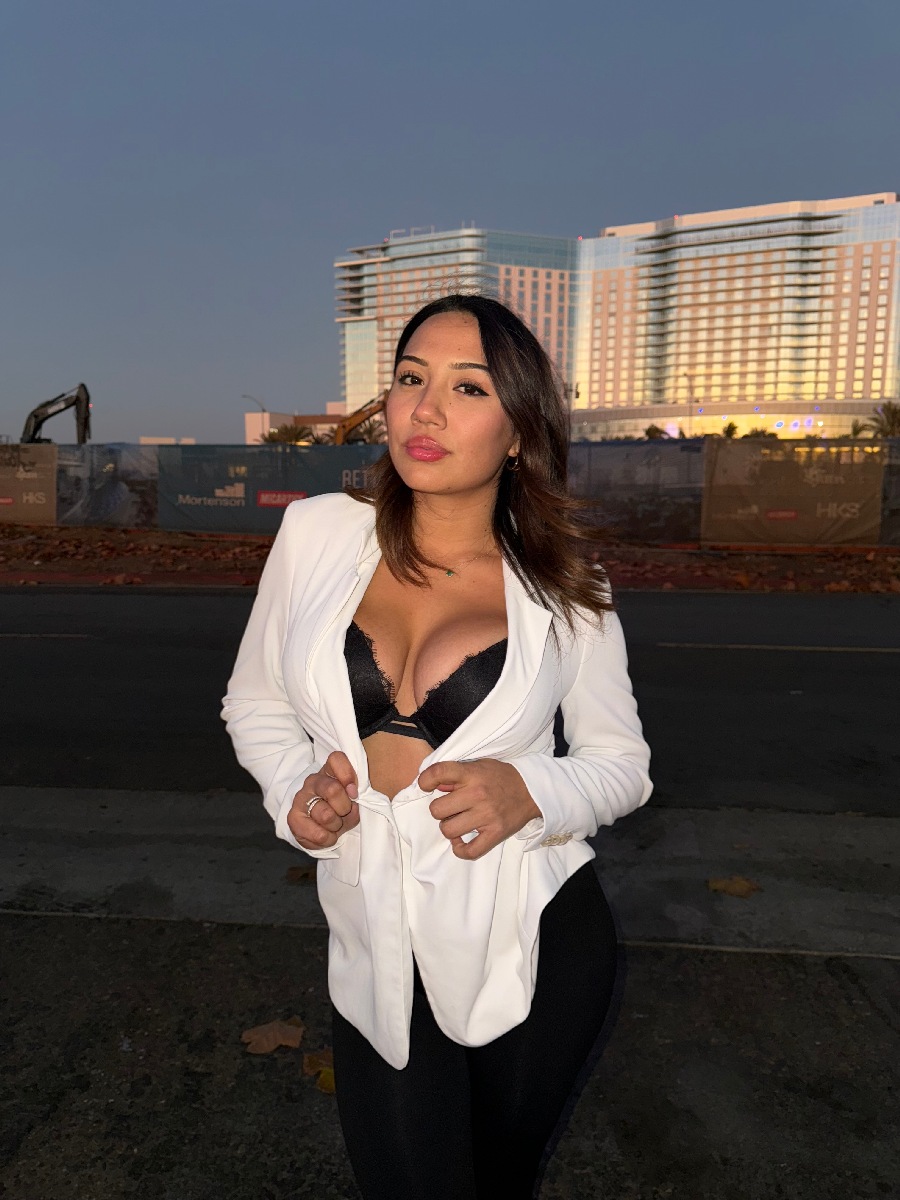 Take a pause and enjoy Ali Cruz — streaming from Shenzhen