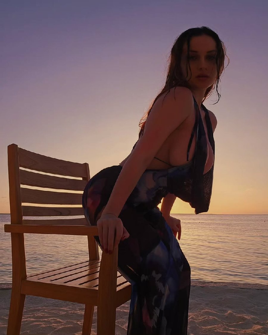 Sexy girl Miranda Faith nude in Shenzhen