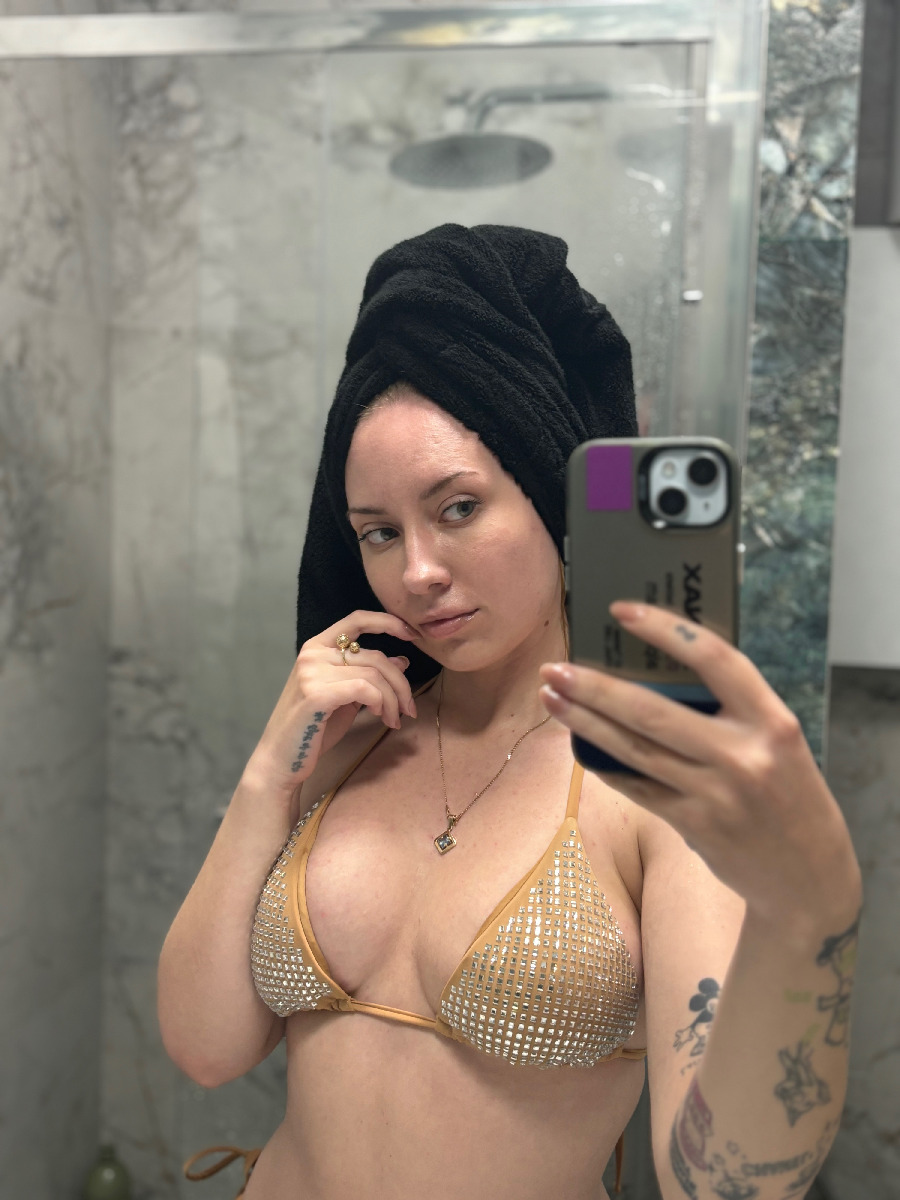 Nude girl KateV in Shenzhen