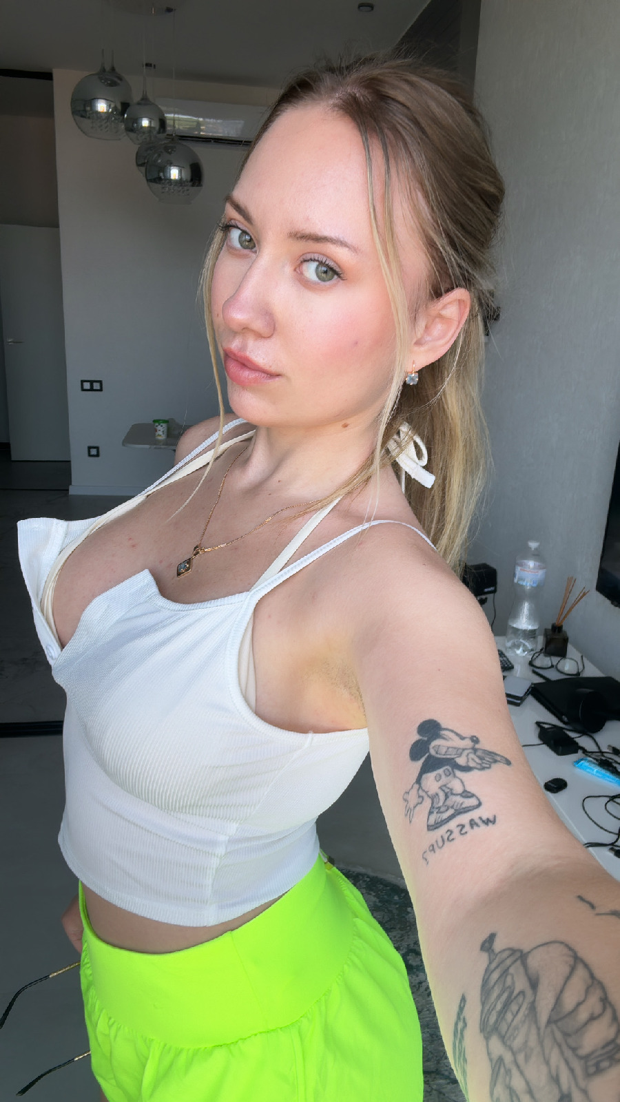 KateV in her underwear in Shenzhen