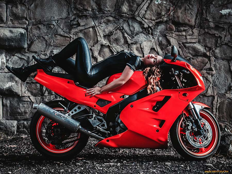 Beautiful girl Beautiful girls and motorcycles in Shenzhen