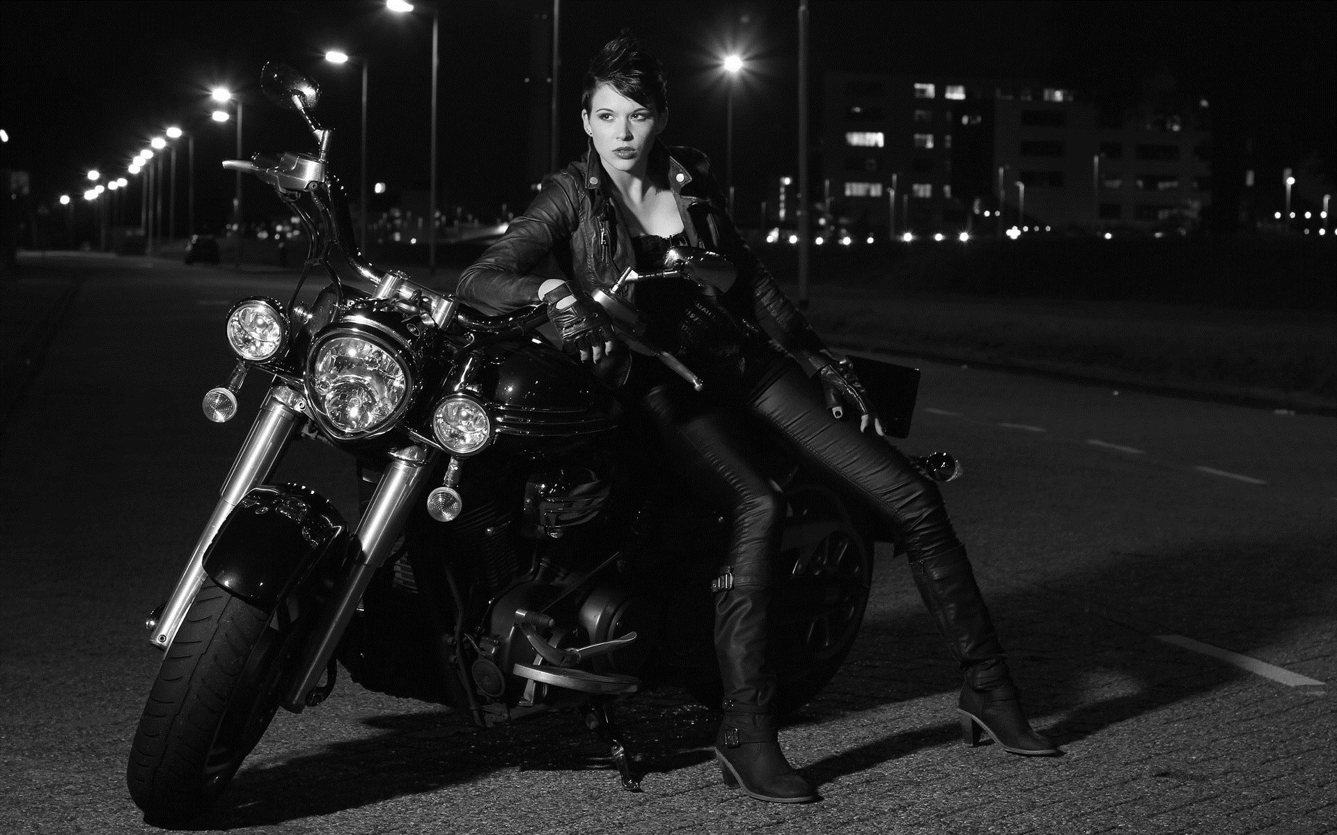 Photo Beautiful girls and motorcycles in Shenzhen