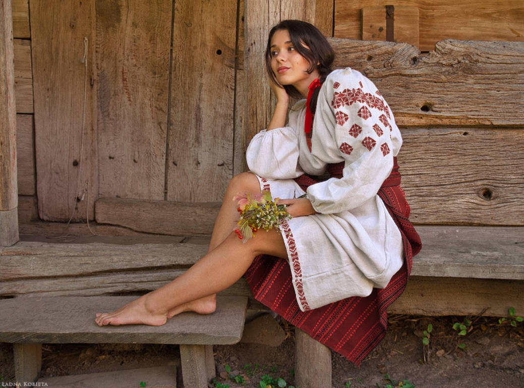 Fresh photos, fresh mood — Women in Slavic costumes online in Shenzhen