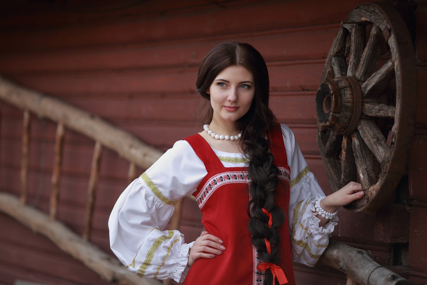 Girls in Slavic costumes’s look of the day — catch her live in Shenzhen