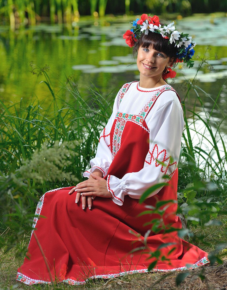 Beautiful girl Girls in Slavic costumes in Shenzhen